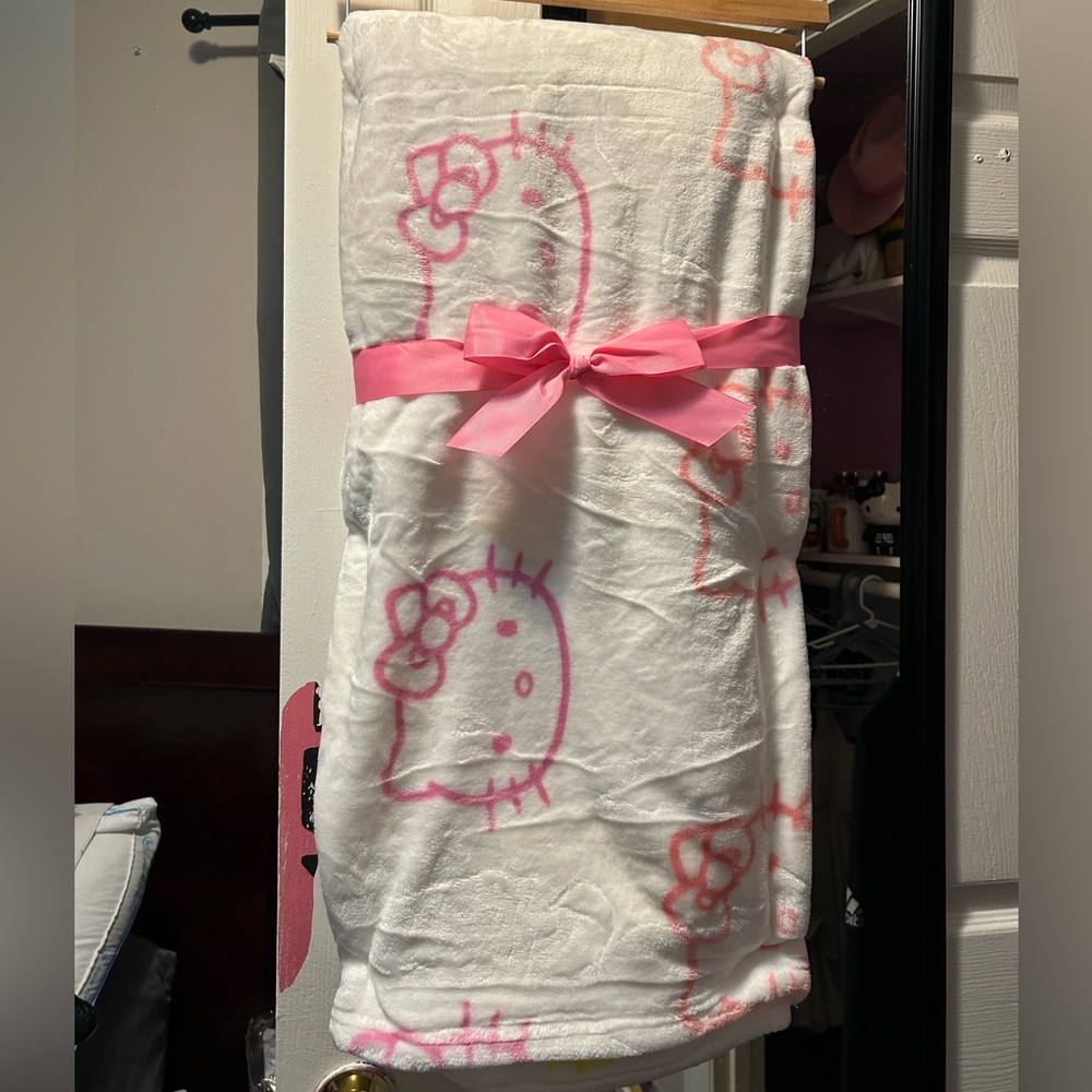 White hello kitty blanket!